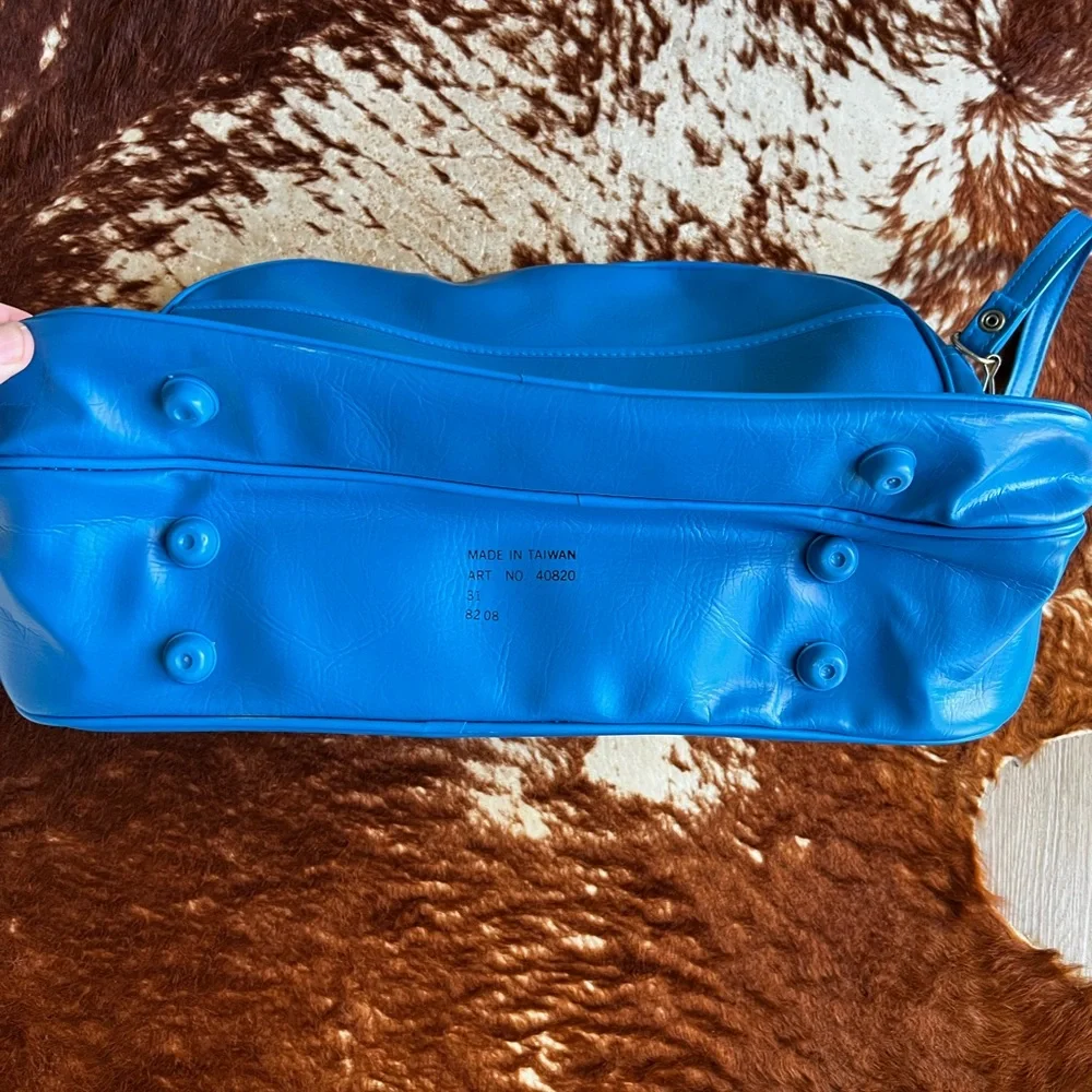 Adidas vintage blue crossbody messenger bag. - Picture 4 of 11